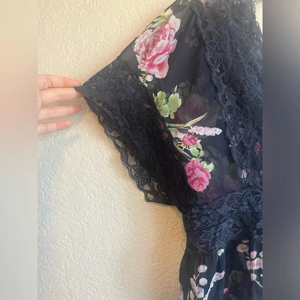 Twentyone Floral Blouse🌸 - Picture 2 of 6